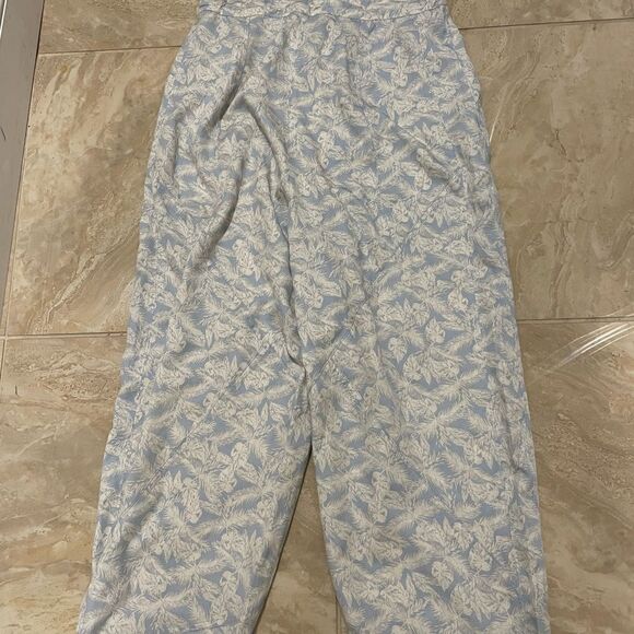 NWT FreePeople Movement Pant size M
High rise - Picture 4 of 5